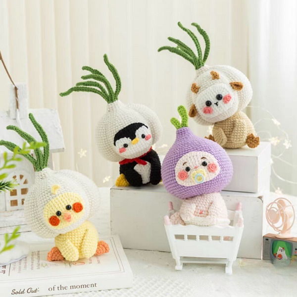 Kit de crochet de animales con cabeza inclinada, ajo y cebolla